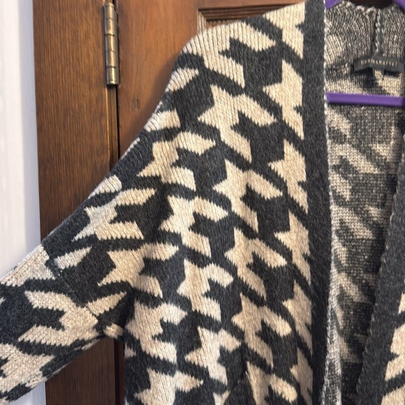Dance & Marvel Open Front Houndstooth Cardigan - Picture 4 of 15